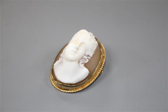 A modern 9ct gold mounted oval cameo brooch, carved with the bust of a lady to sinister,